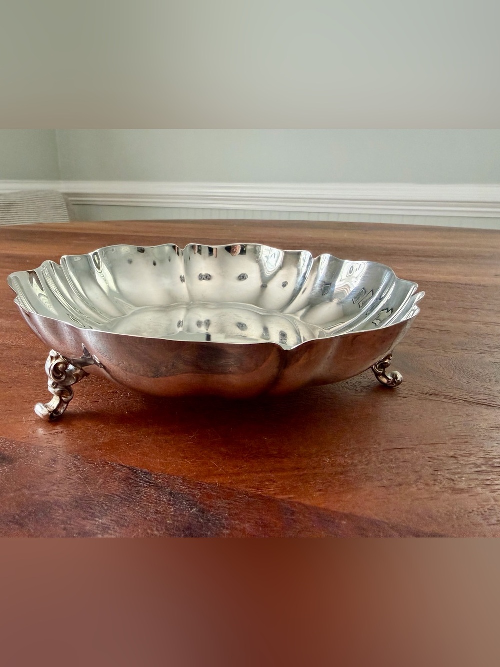 Vintage Oneida Silversmith 7" Scalloped 3 Footed Silverplate Bowl Candy Dish